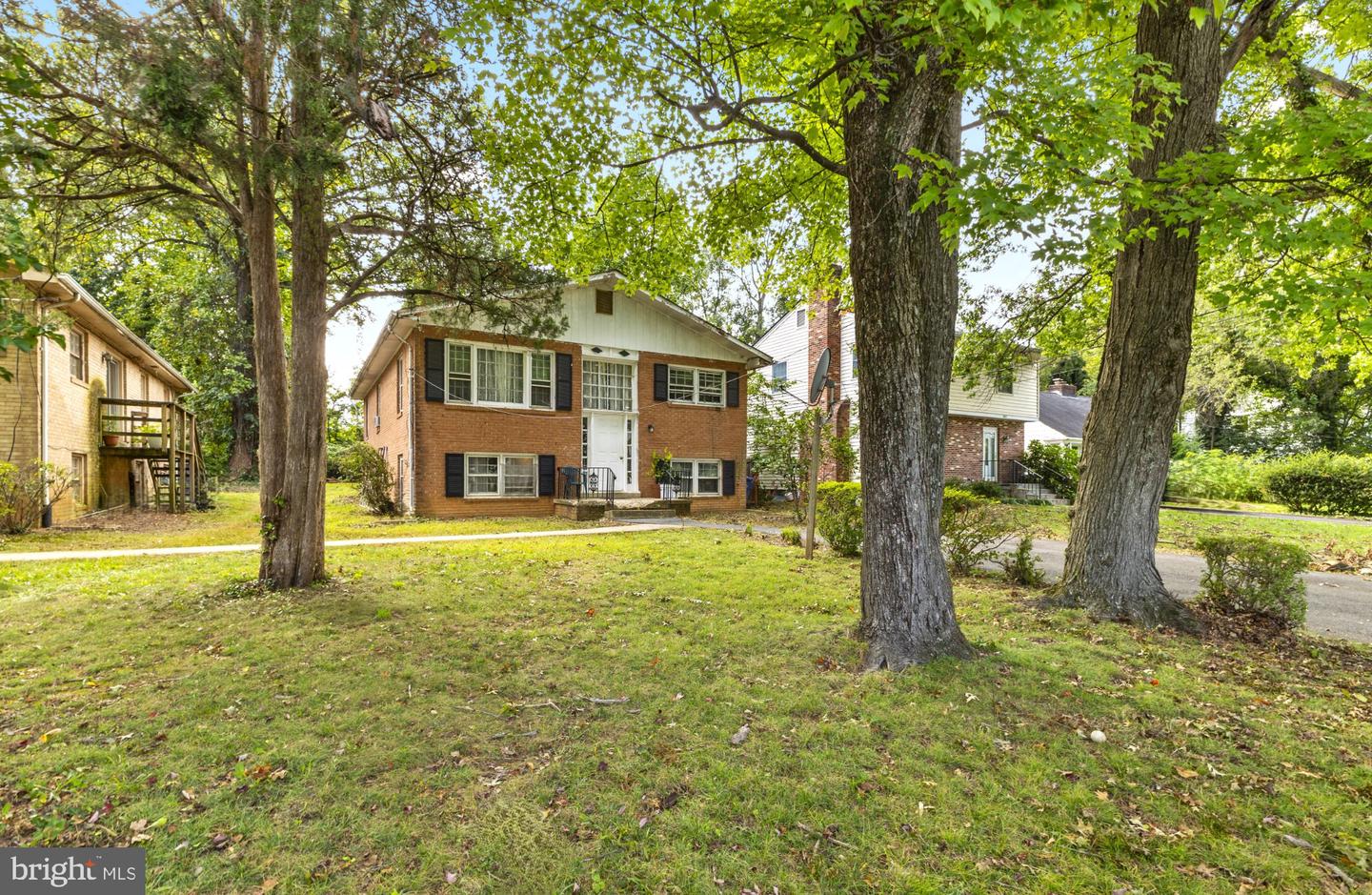 1644 La Salle Ave Property Photo 4