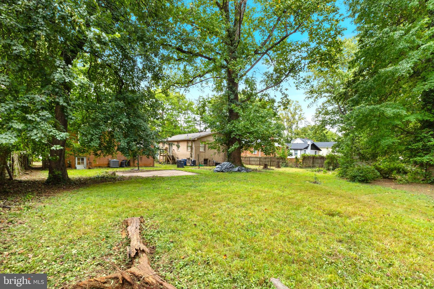 1644 La Salle Ave Property Photo 8