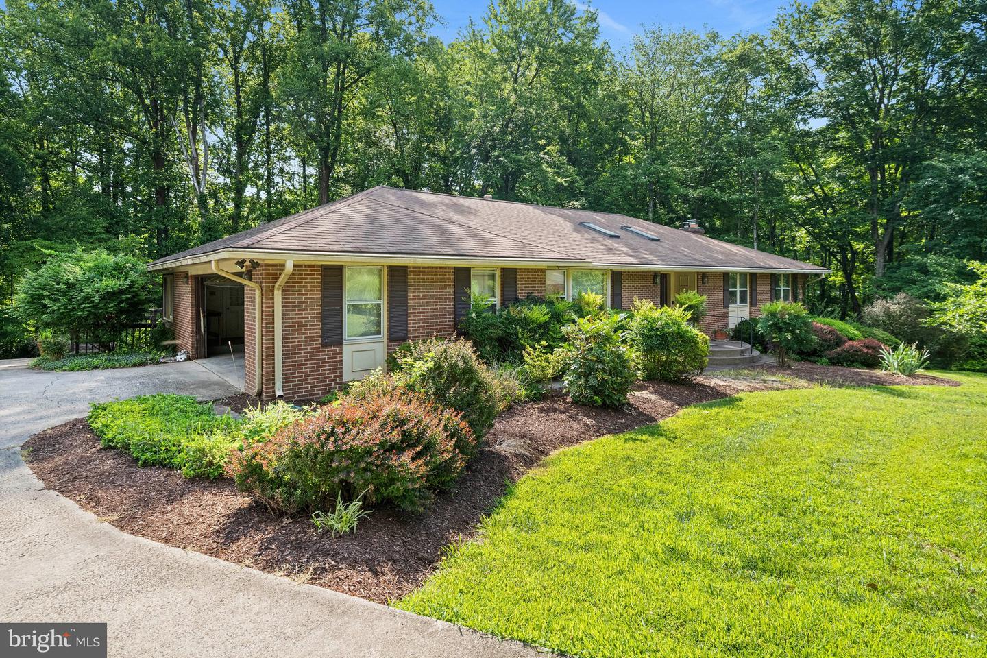 12104 Vale Rd Property Photo 6