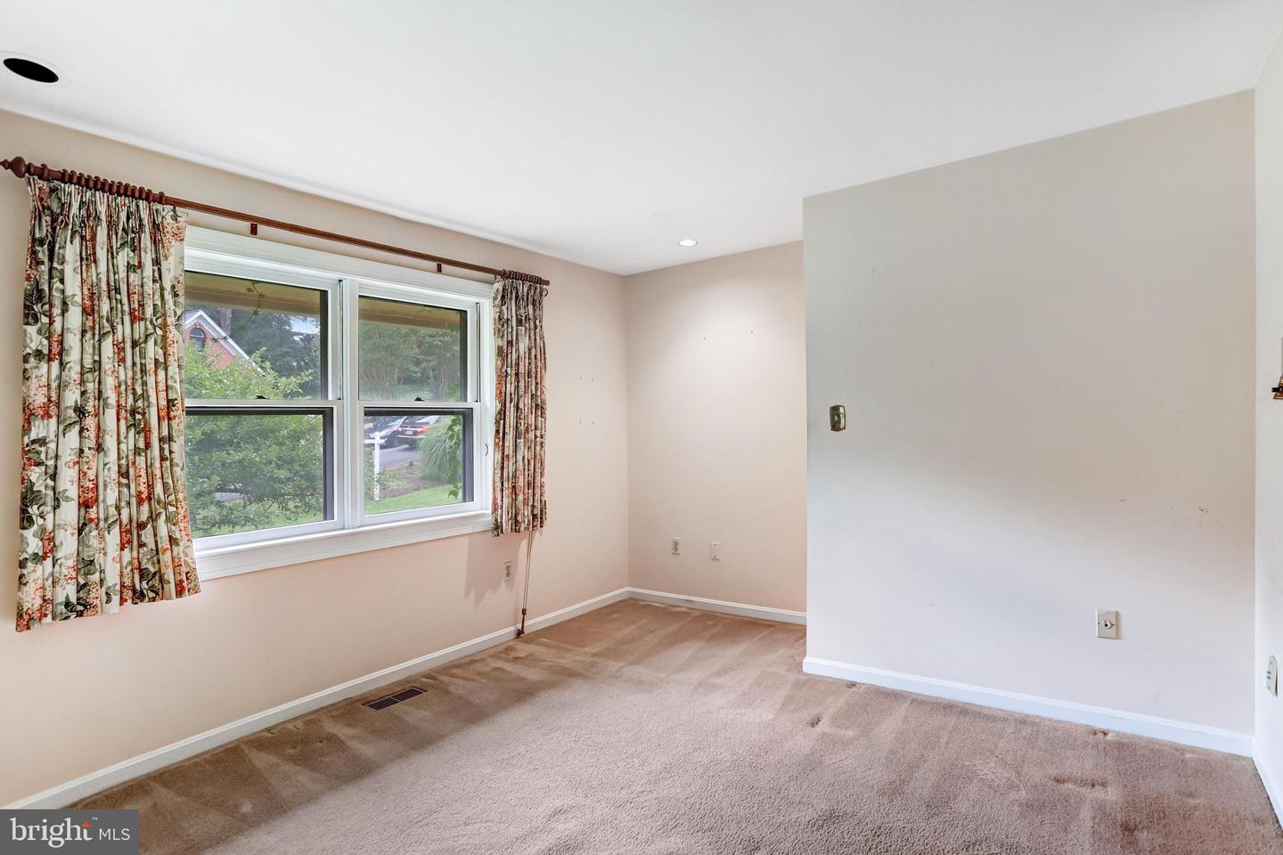 12104 Vale Rd Property Photo 22