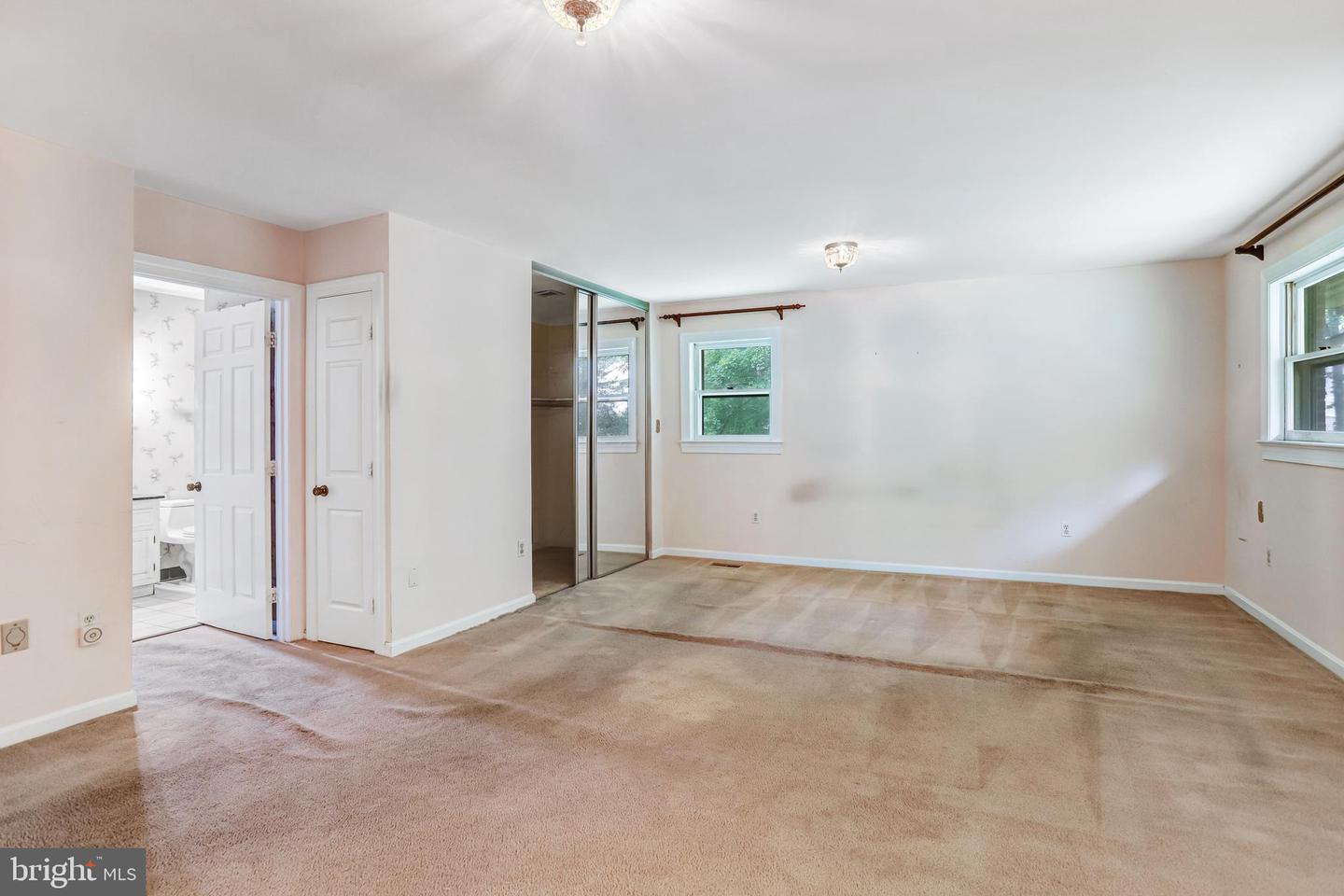 12104 Vale Rd Property Photo 24