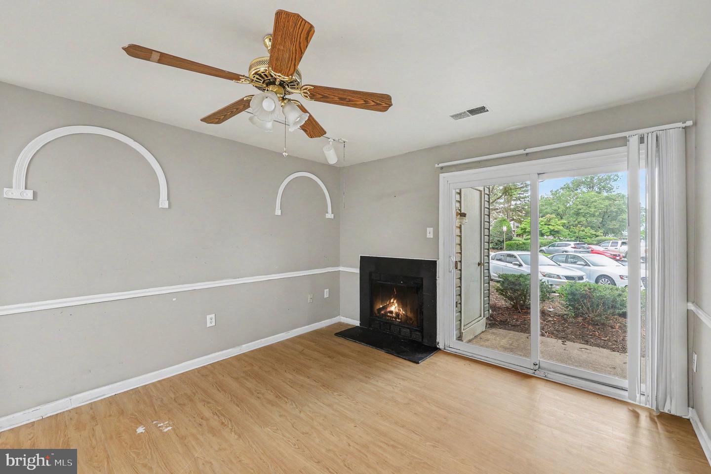 5386 Bedford Ter #b Property Photo 4