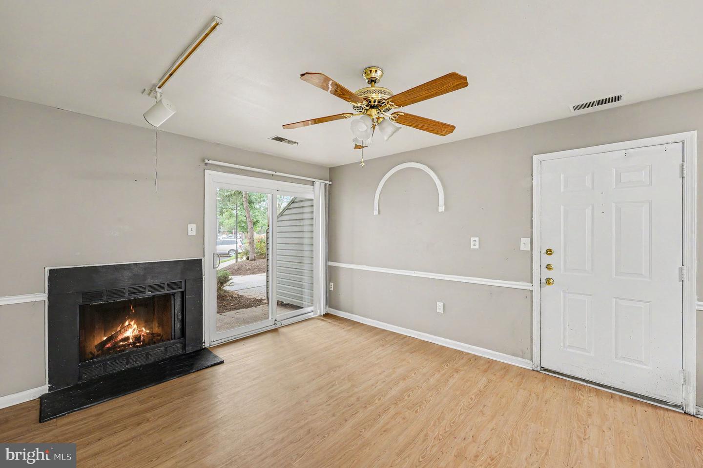 5386 Bedford Ter #b Property Photo 5