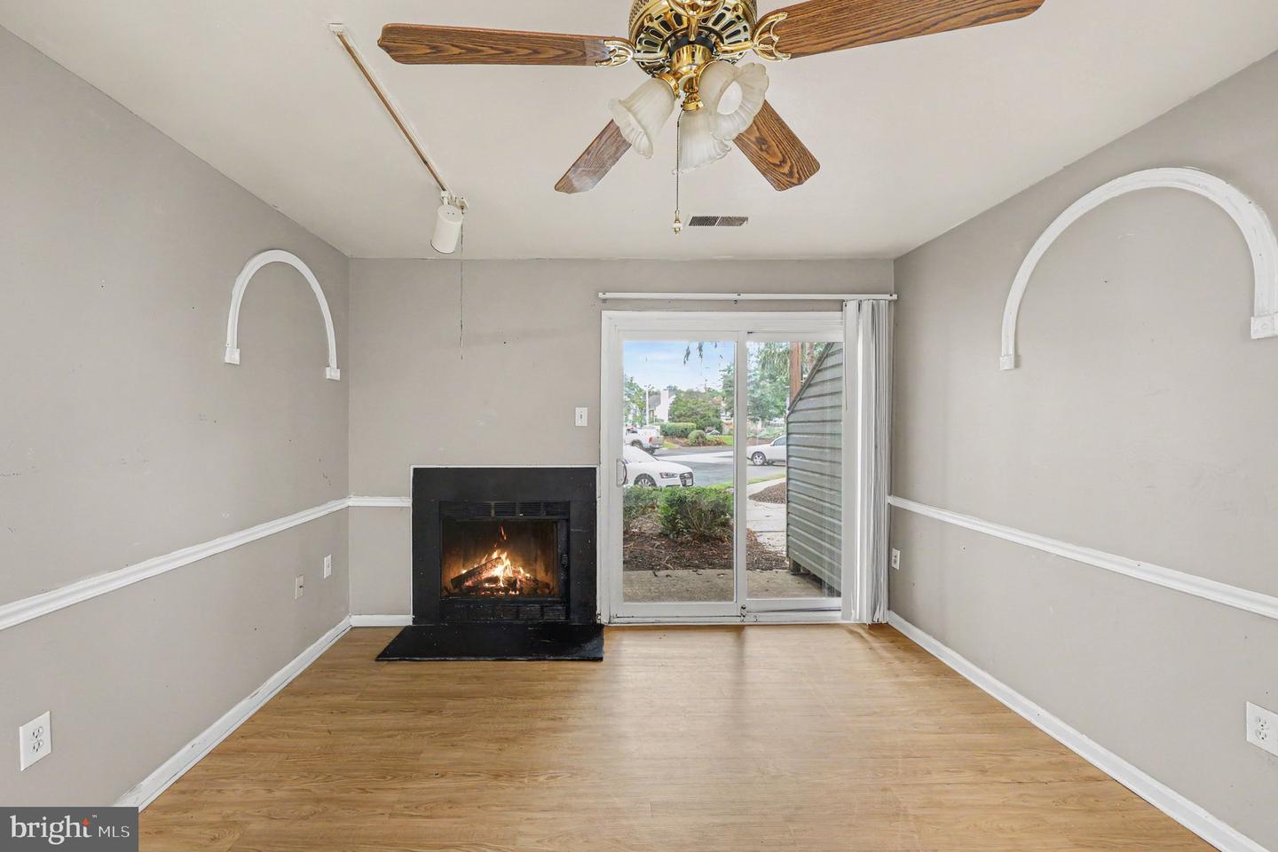 5386 Bedford Ter #b Property Photo 6
