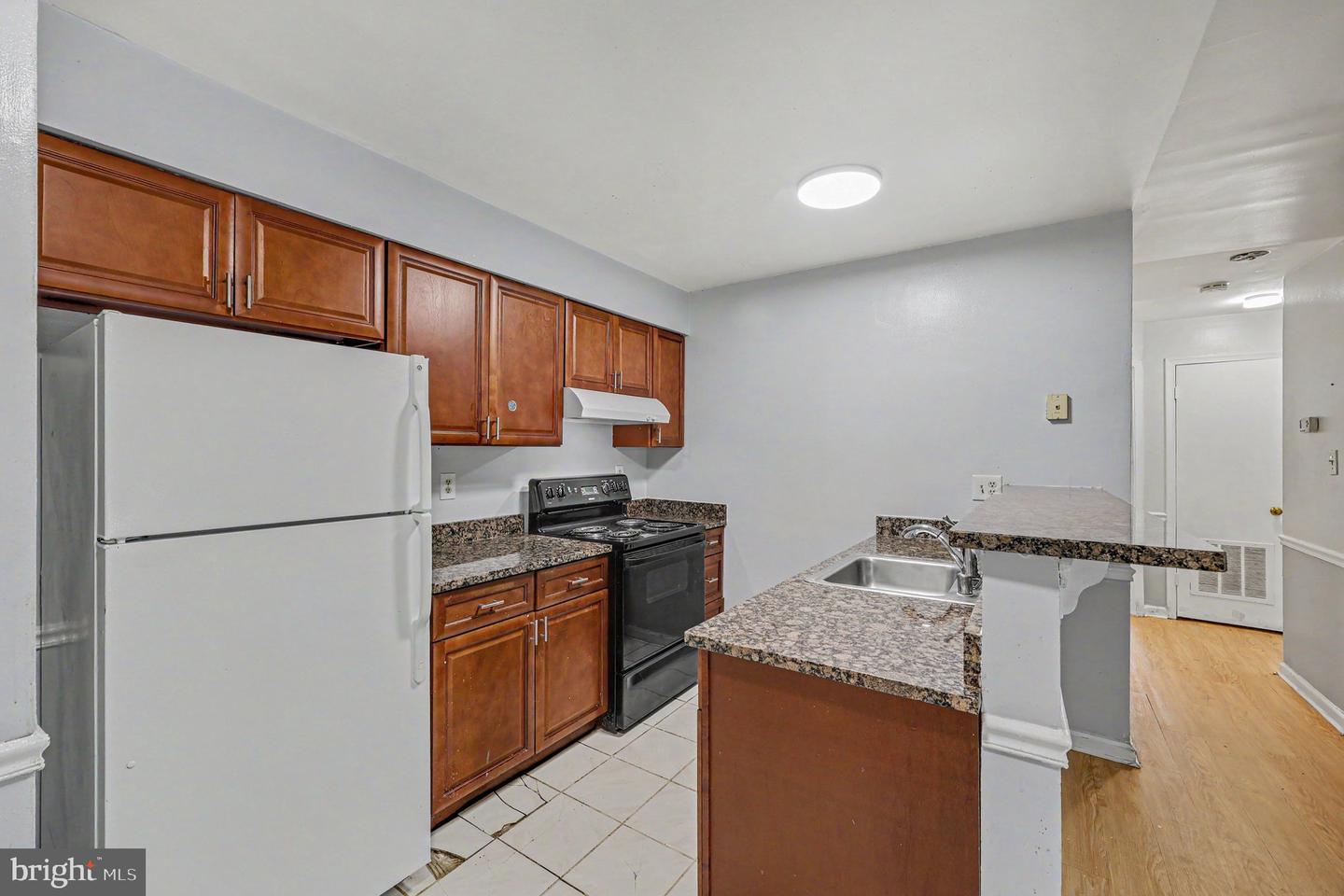 5386 Bedford Ter #b Property Photo 8