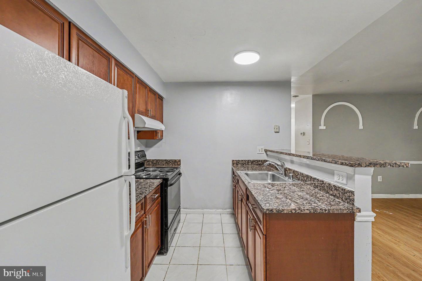 5386 Bedford Ter #b Property Photo 9
