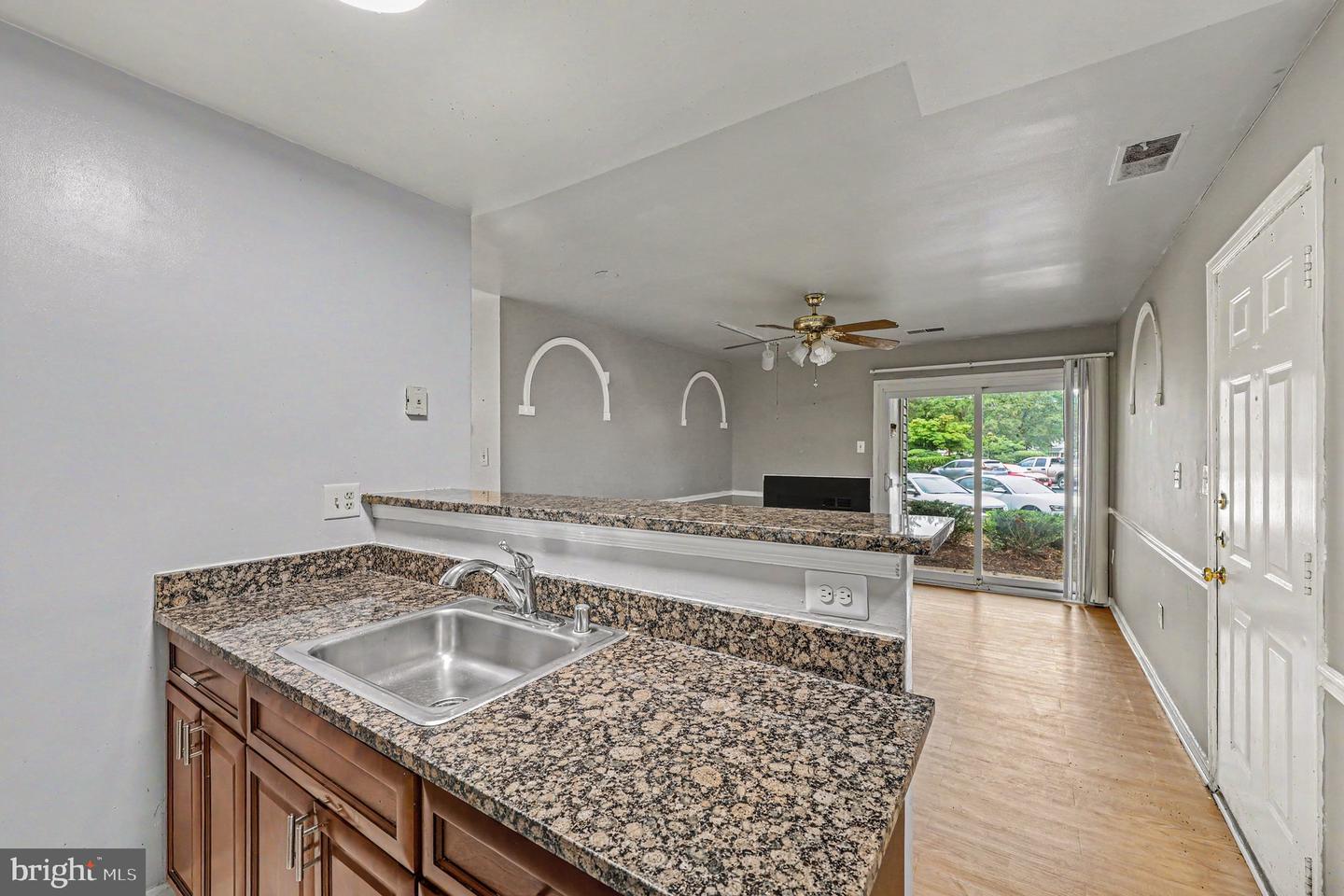 5386 Bedford Ter #b Property Photo 10