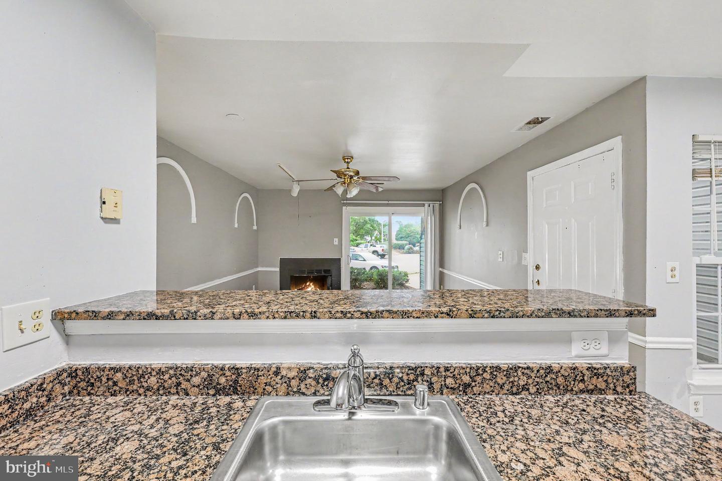 5386 Bedford Ter #b Property Photo 12