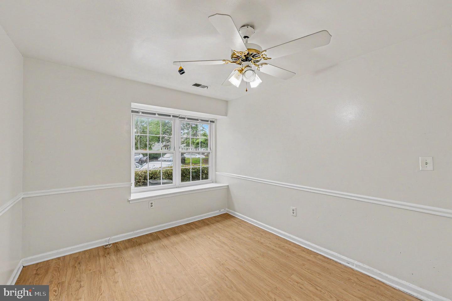 5386 Bedford Ter #b Property Photo 14
