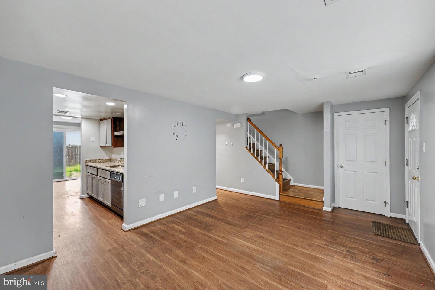 8309 Pondside Ter Property Photo 5
