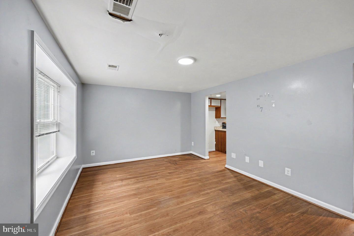 8309 Pondside Ter Property Photo 7