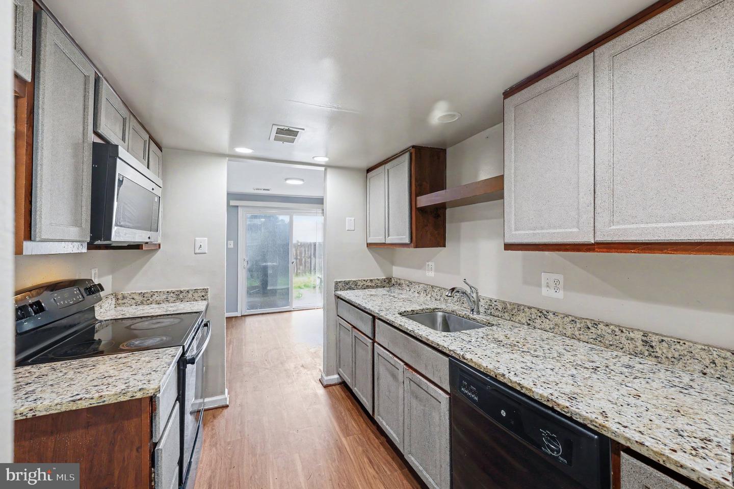 8309 Pondside Ter Property Photo 8