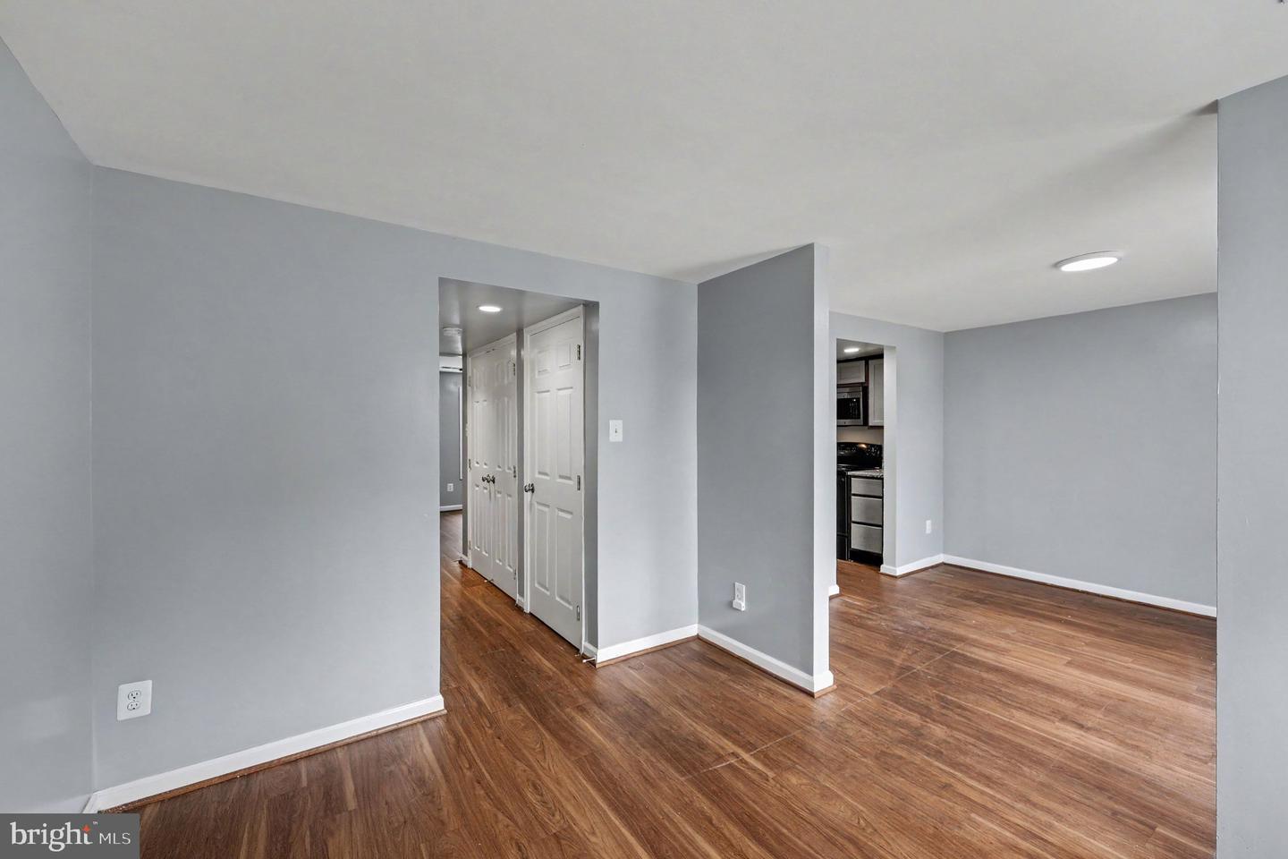 8309 Pondside Ter Property Photo 14