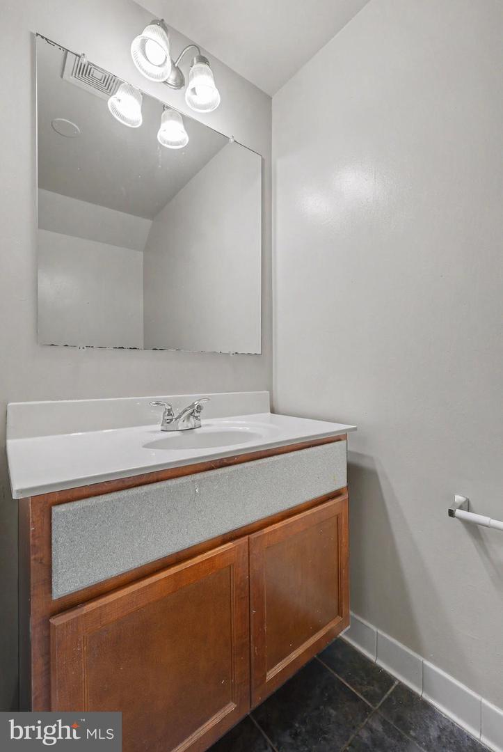 8309 Pondside Ter Property Photo 15