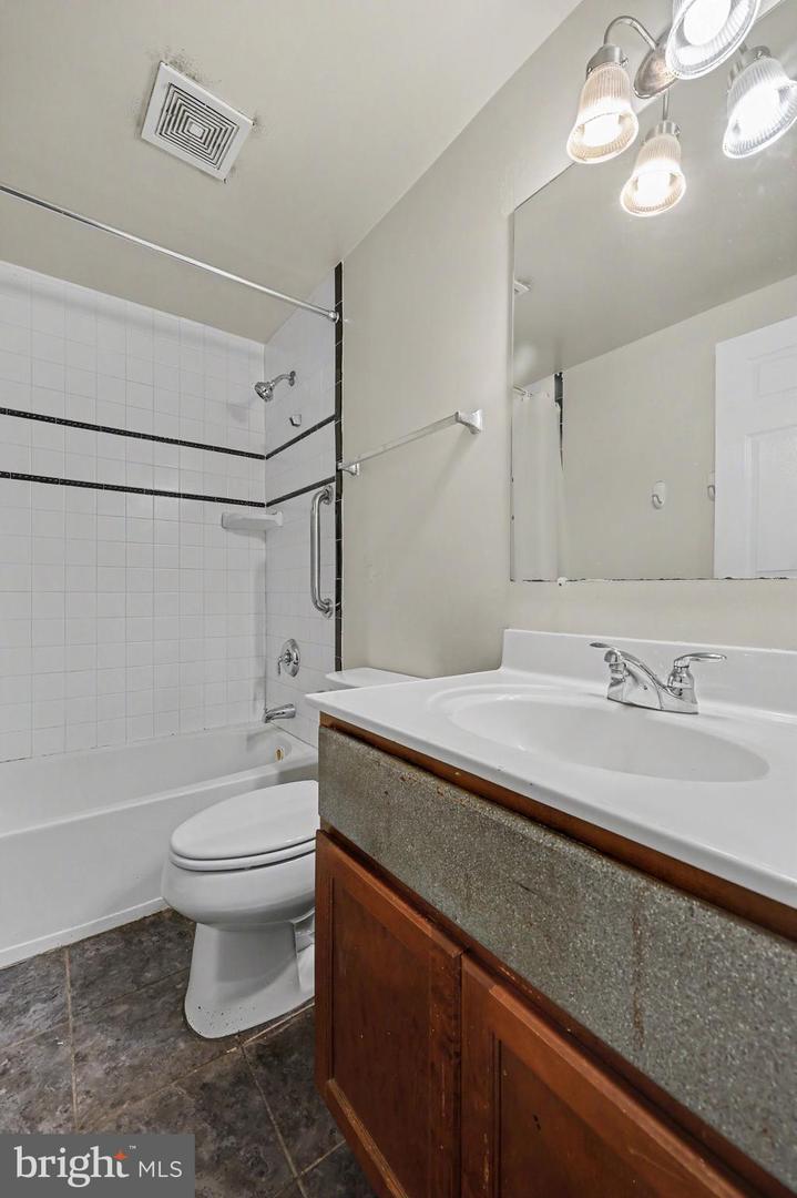 8309 Pondside Ter Property Photo 23