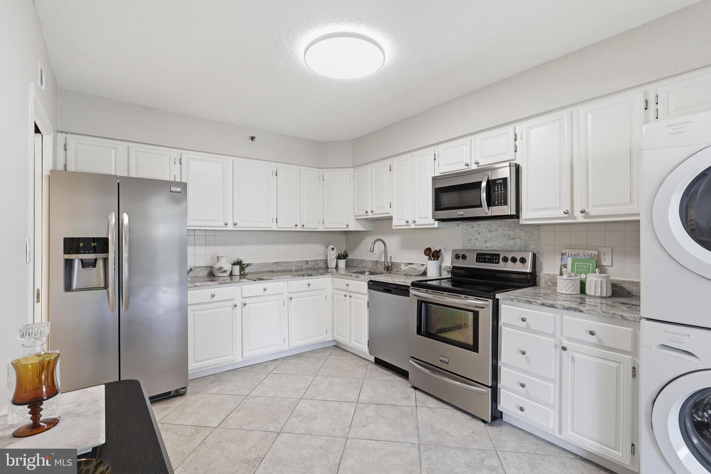 3713 S George Mason Dr #404 Property Photo 12