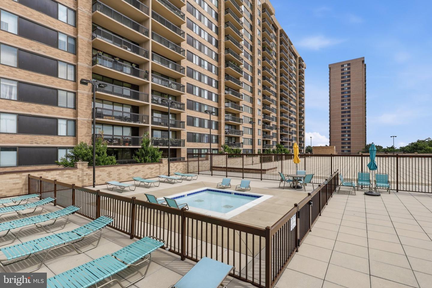 3713 S George Mason Dr #404 Property Photo 38