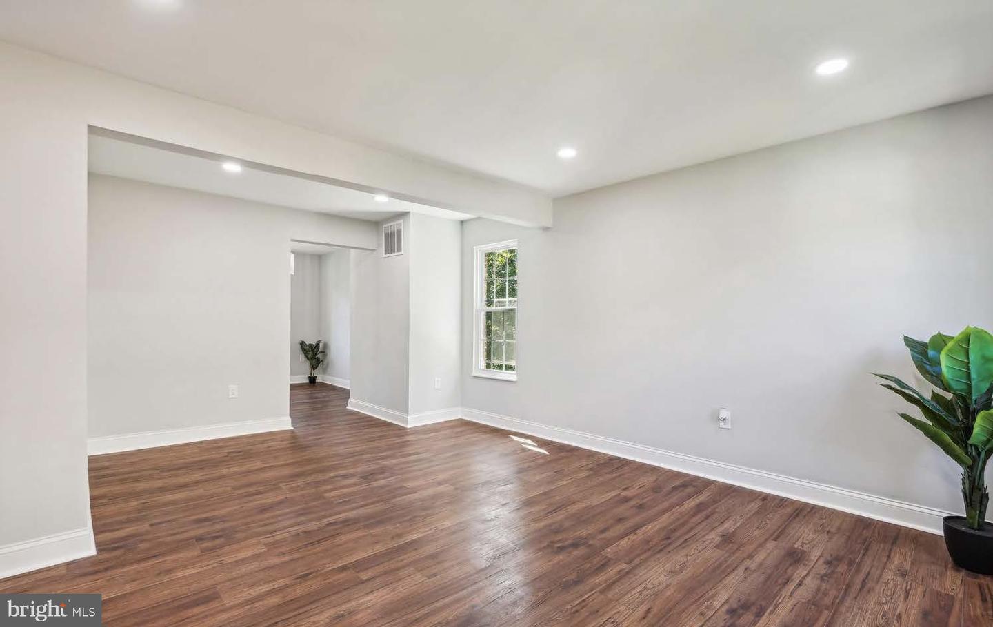 7081 Leewood Forest Dr Property Photo 6