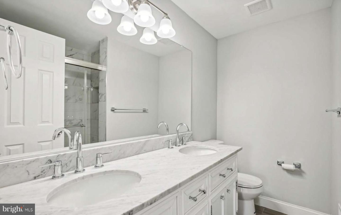 7081 Leewood Forest Dr Property Photo 9