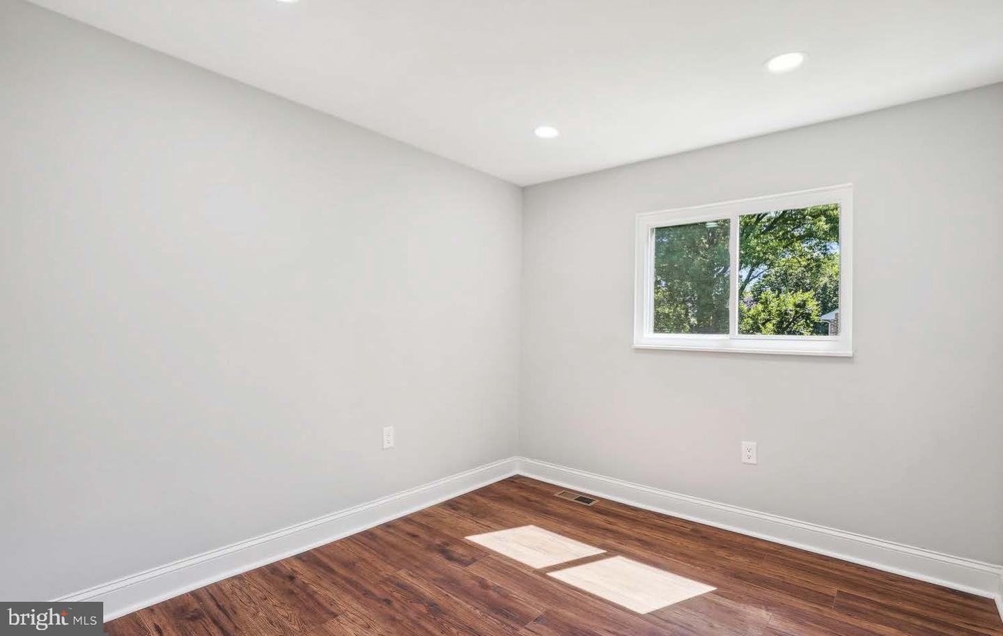 7081 Leewood Forest Dr Property Photo 10
