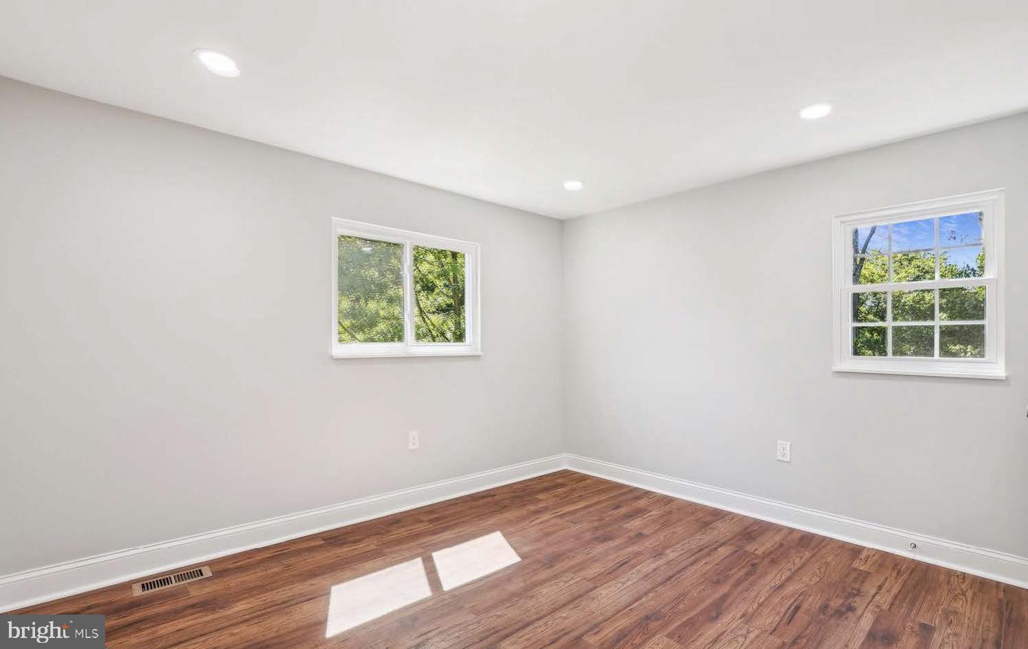 7081 Leewood Forest Dr Property Photo 11