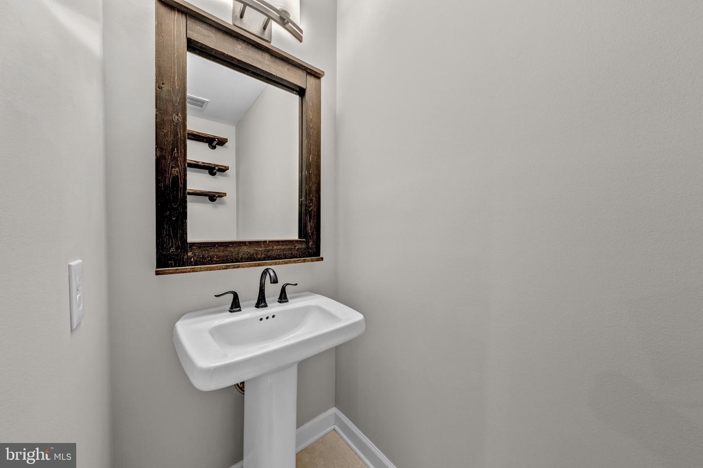 6008 Kelsey Ct Property Photo 29