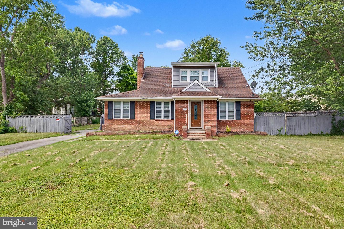 8608 Woodlawn Ct Property Photo 1