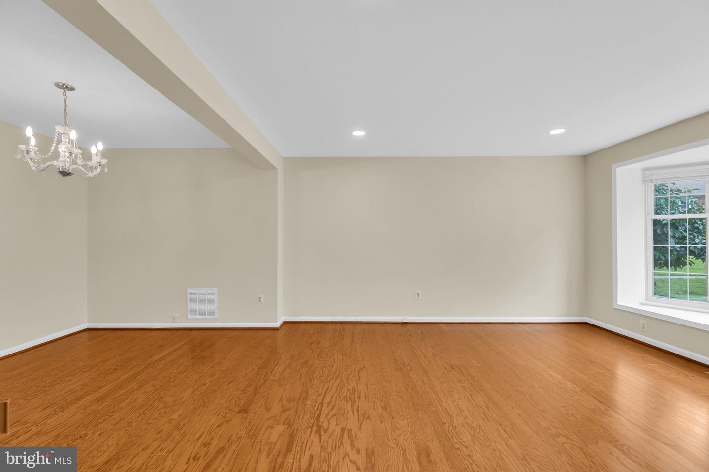 7428 Fountain Head Dr Property Photo 6