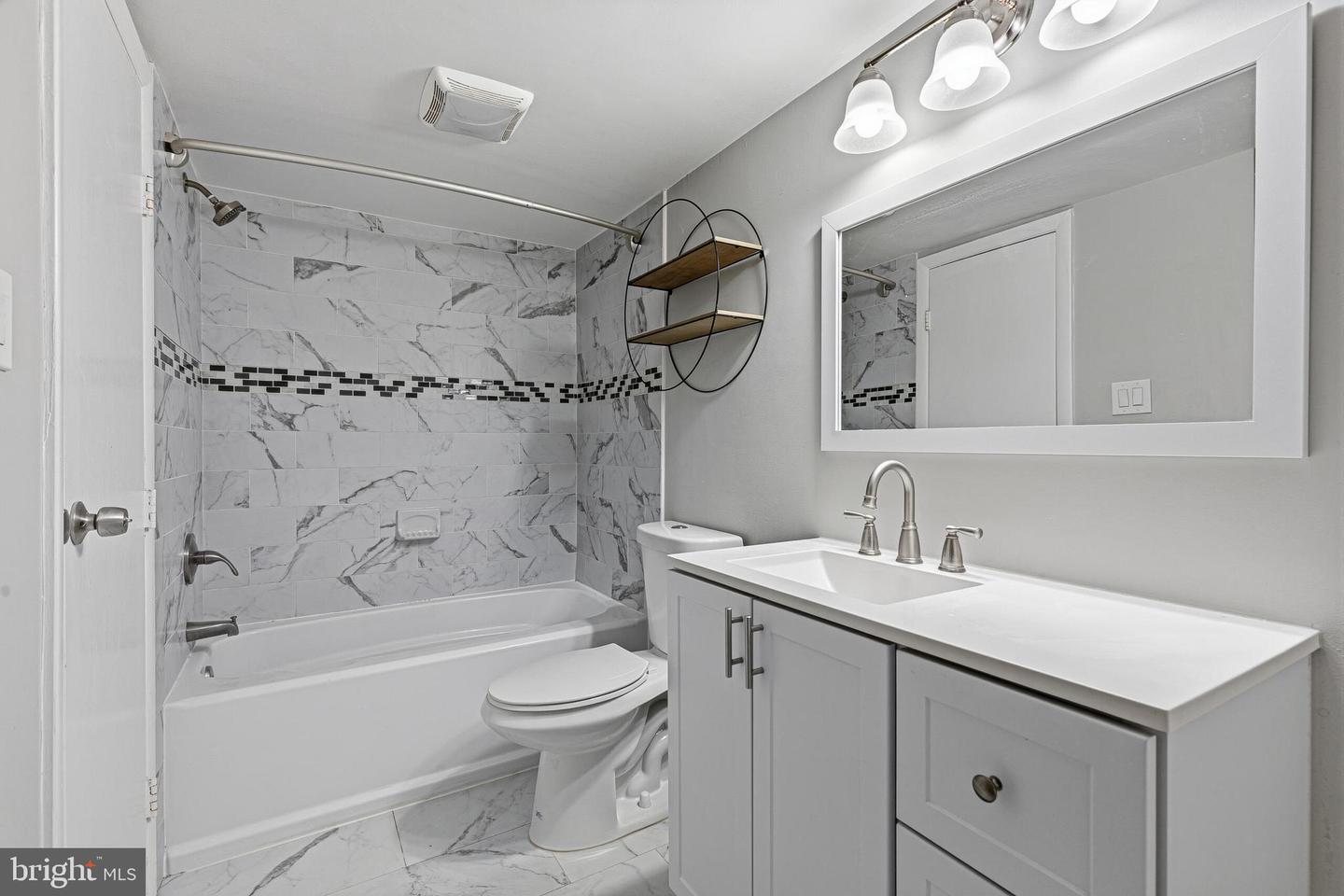 5816 Royal Ridge #l Property Photo 8