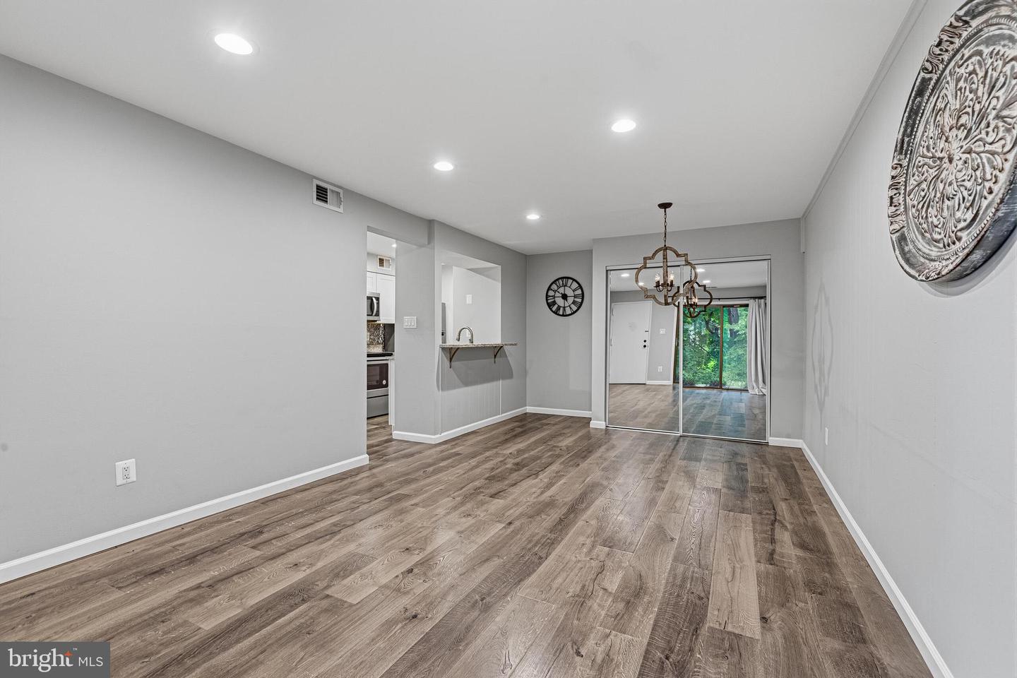 5816 Royal Ridge #l Property Photo 22