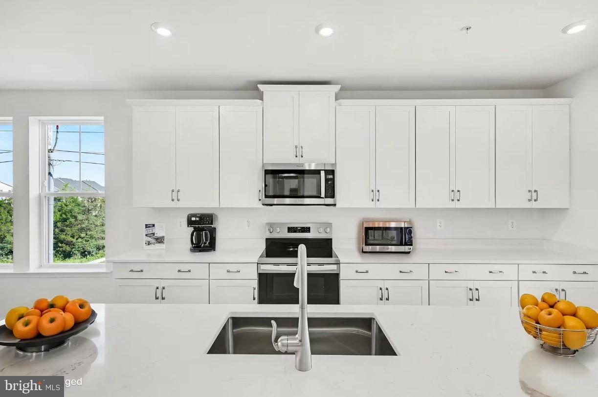 13716 Aviation Place Property Photo 6