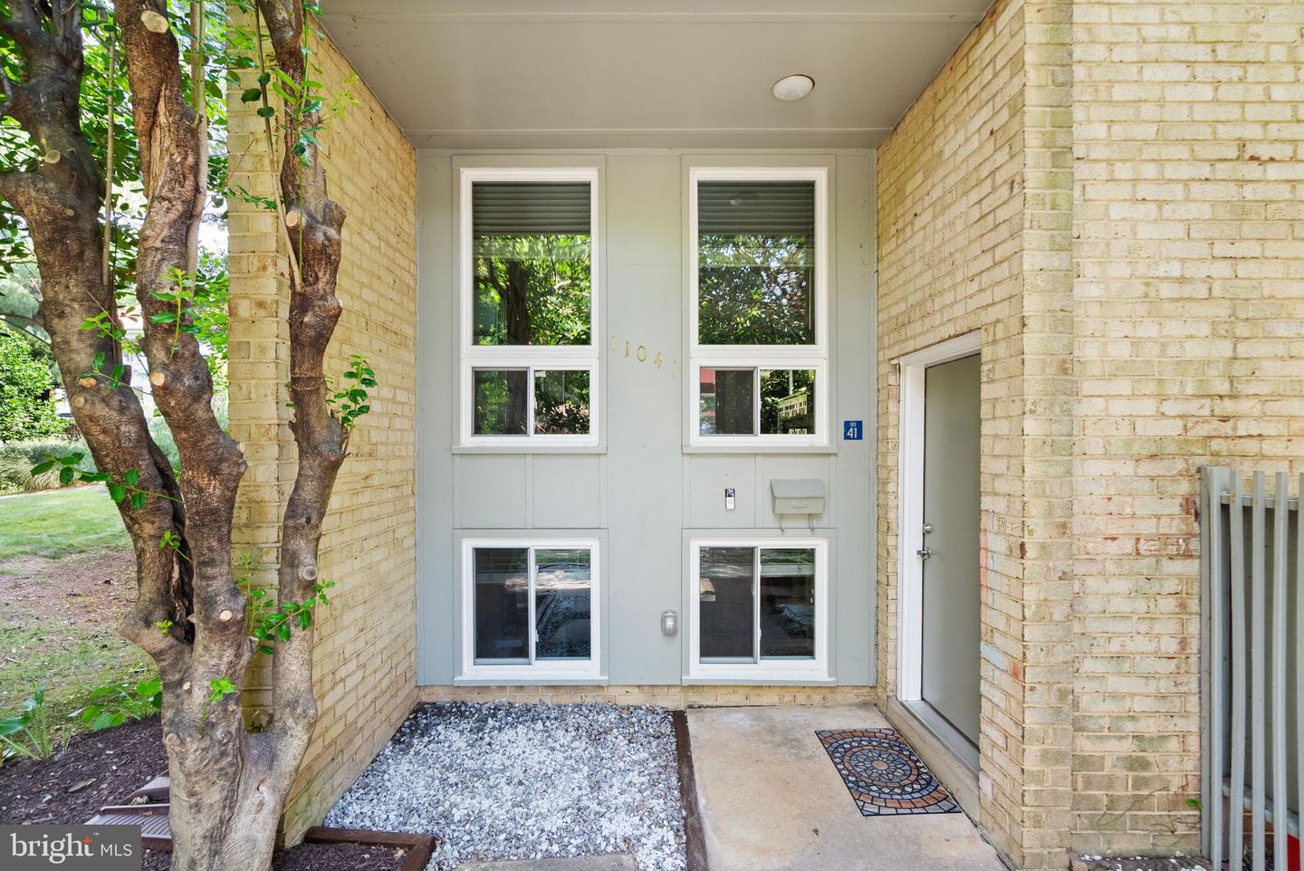 11041 Saffold Way Property Photo 4