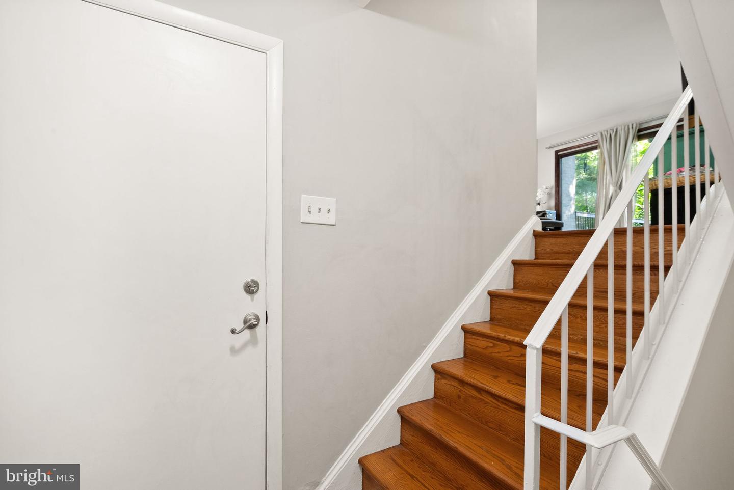 11041 Saffold Way Property Photo 5