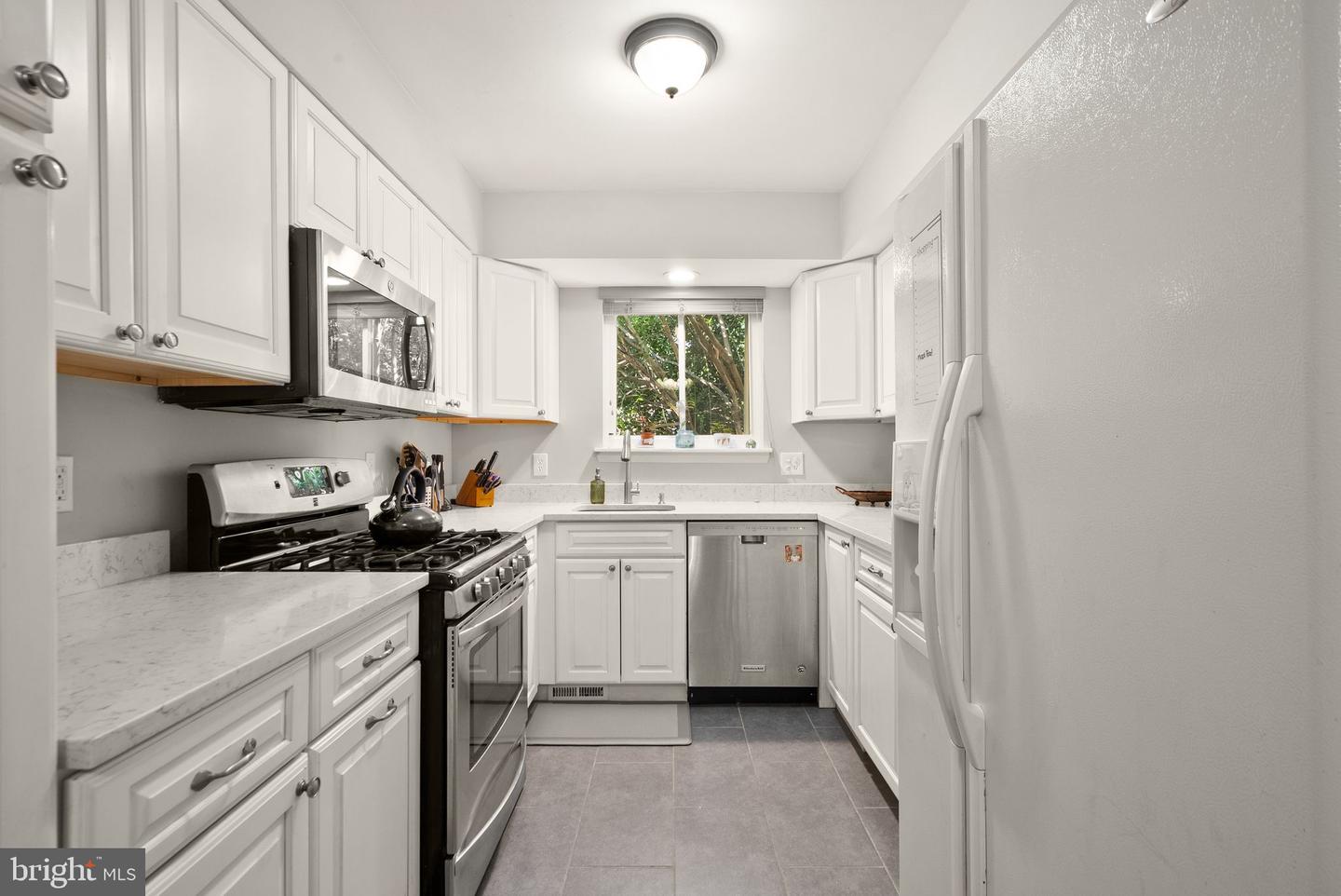 11041 Saffold Way Property Photo 12
