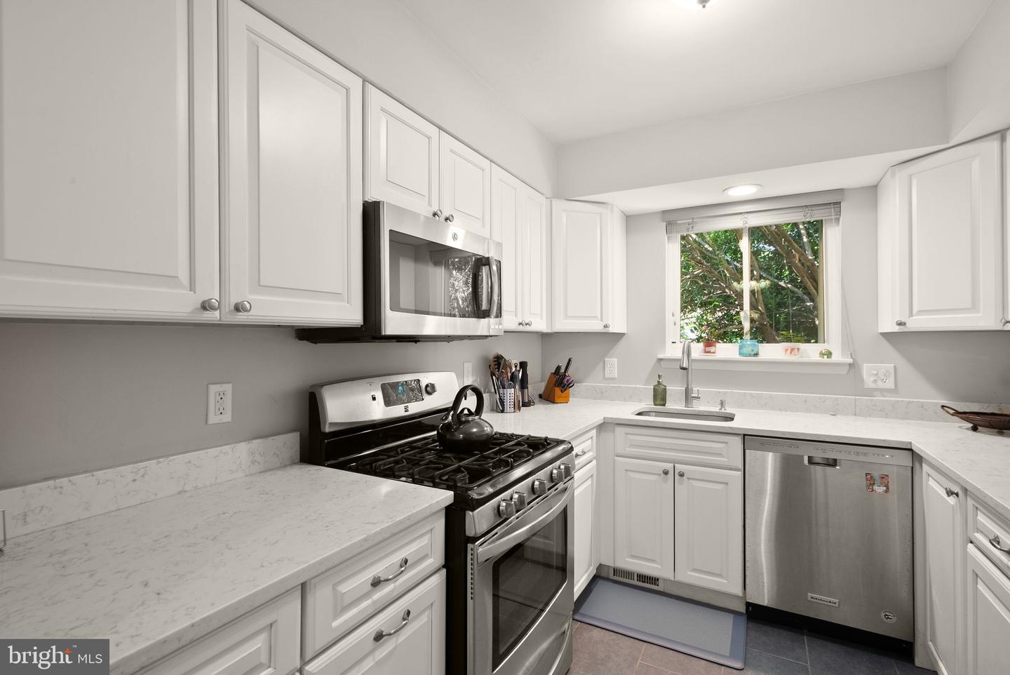 11041 Saffold Way Property Photo 13