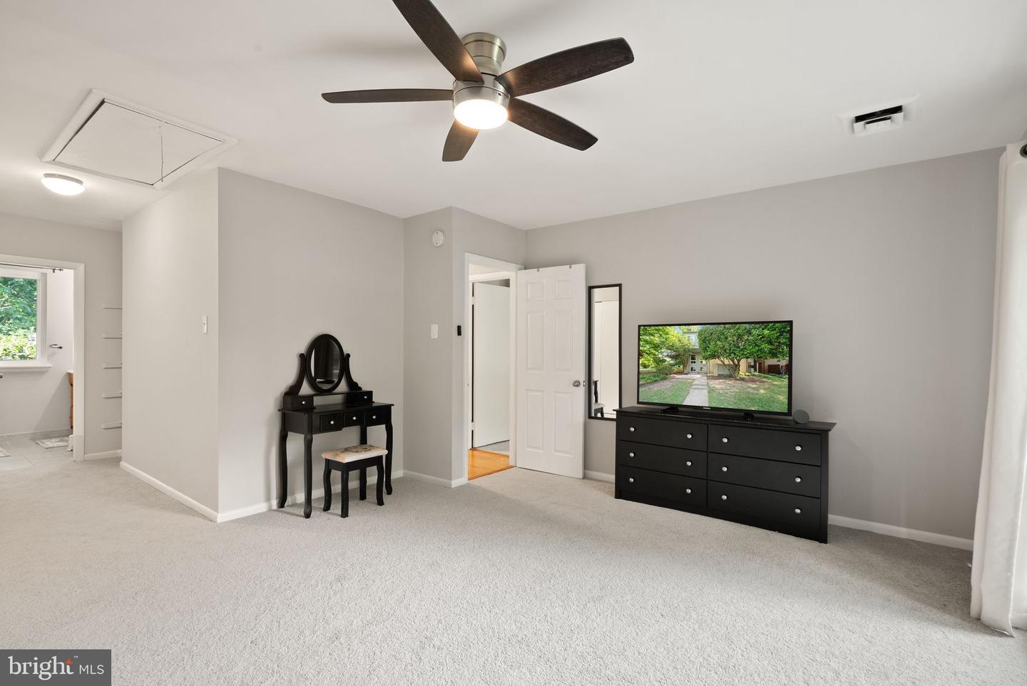 11041 Saffold Way Property Photo 24