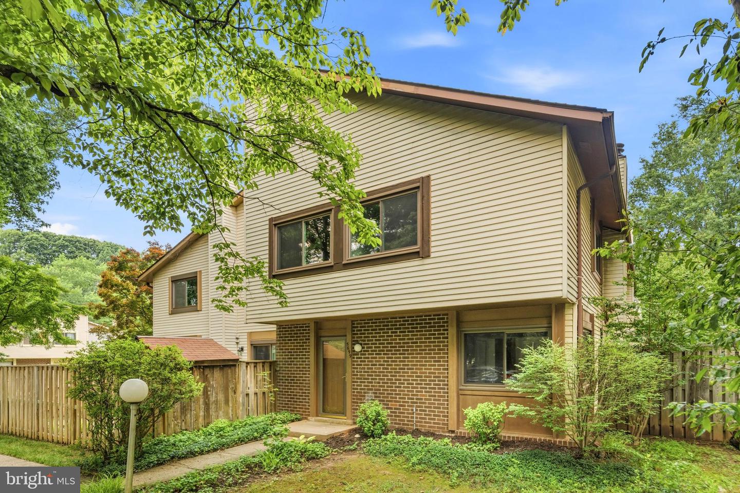 5699 SUMMER OAK WAY Property Photo 1