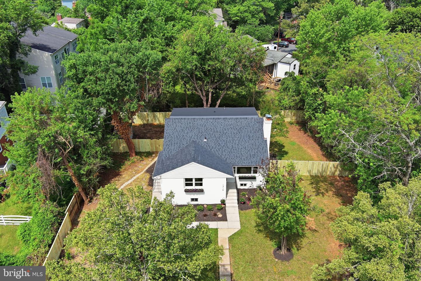 1716 Macon St Property Photo 2
