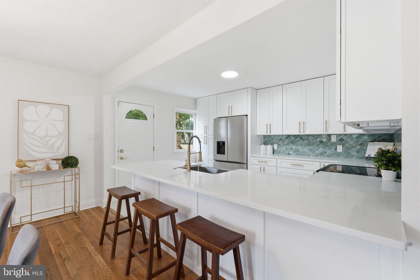 1716 Macon St Property Photo 4