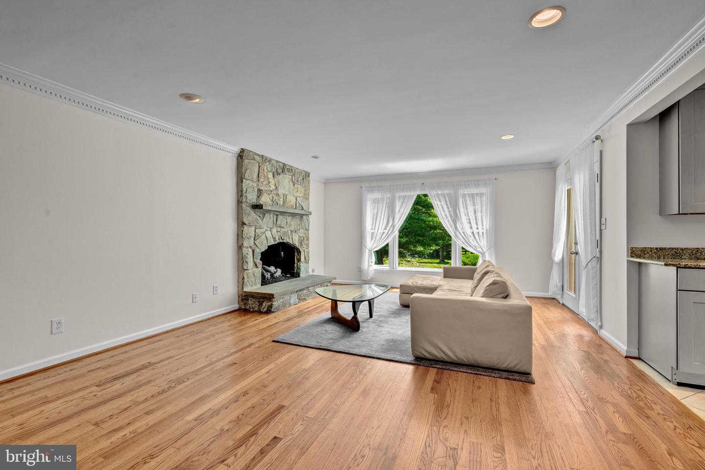 1077 Spring Hill Rd Property Photo 12