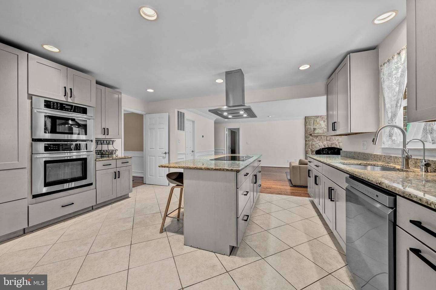 1077 Spring Hill Rd Property Photo 17