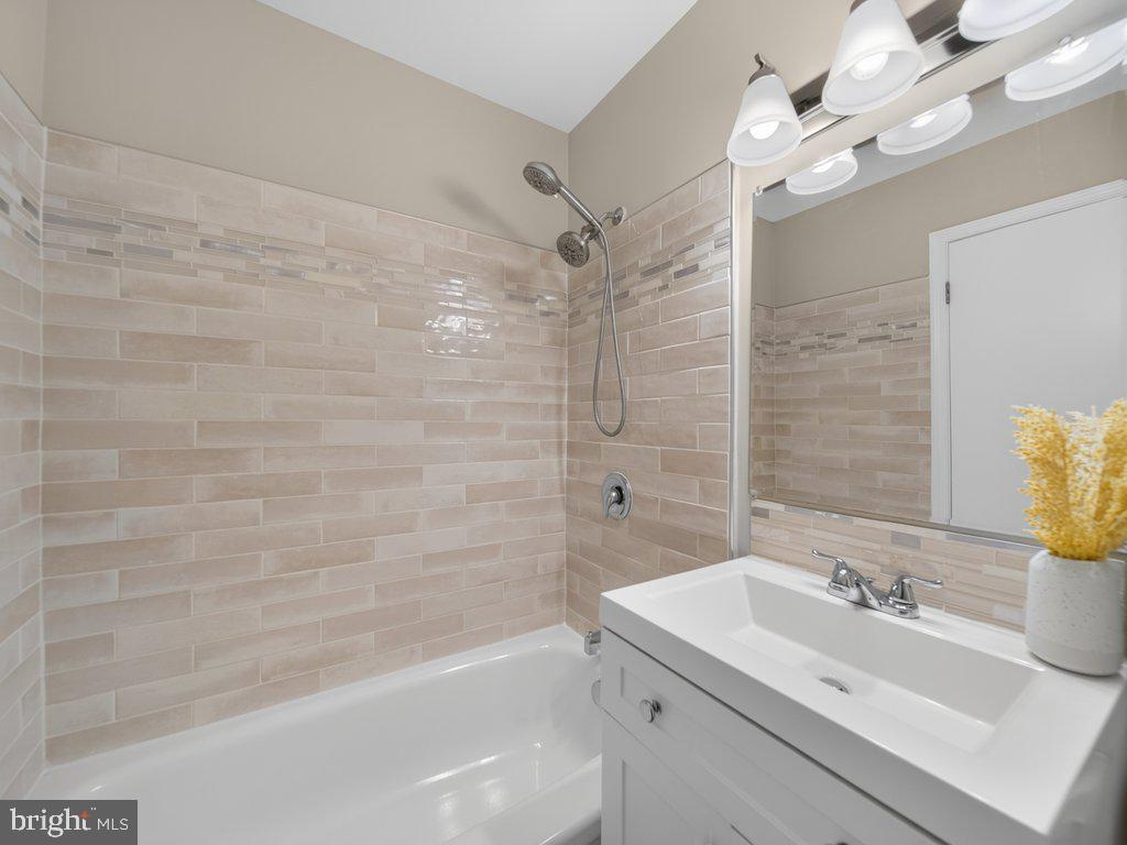 5502 Kings Park Dr Property Photo 25