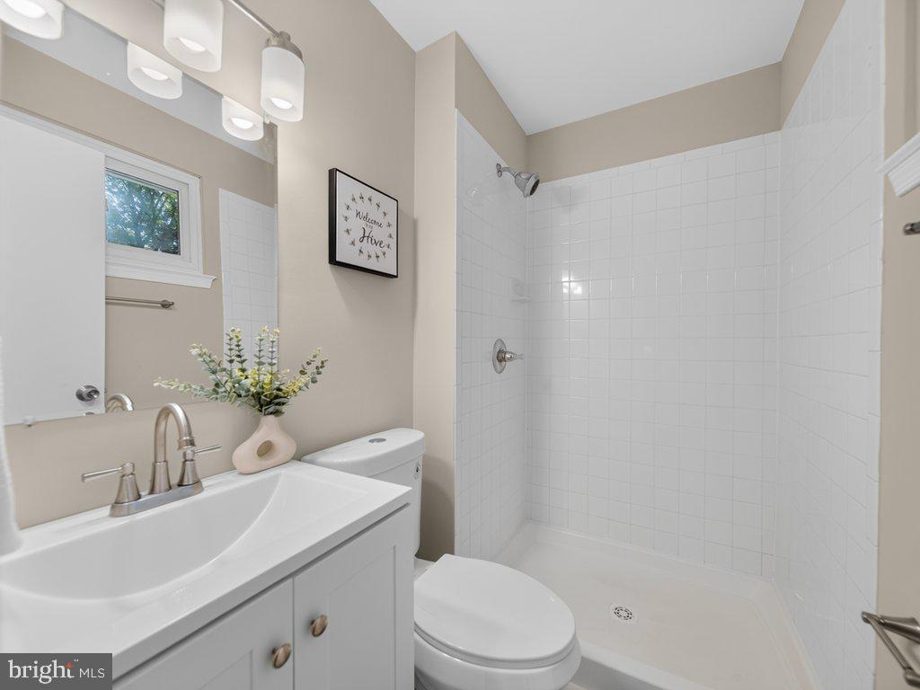 5502 Kings Park Dr Property Photo 29
