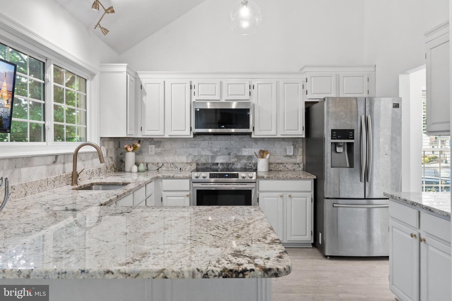 9030 Chestnut Ridge Rd Property Photo 13
