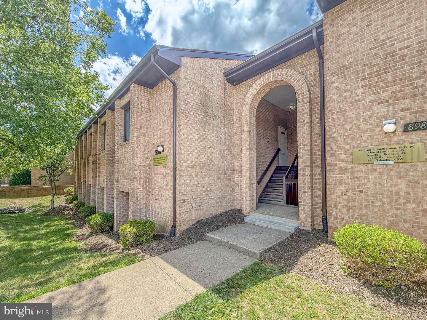8989-A COTSWOLD DR Property Photo 1