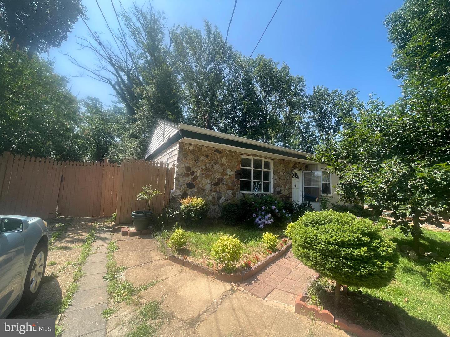 7225 PINE DR Property Photo 1