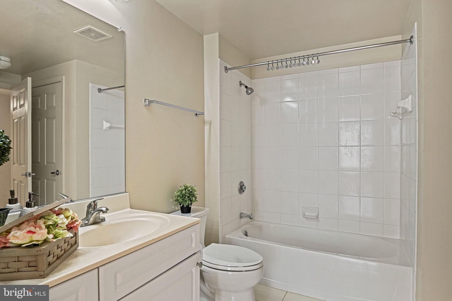 2726 Gallows Rd #417 Property Photo 23