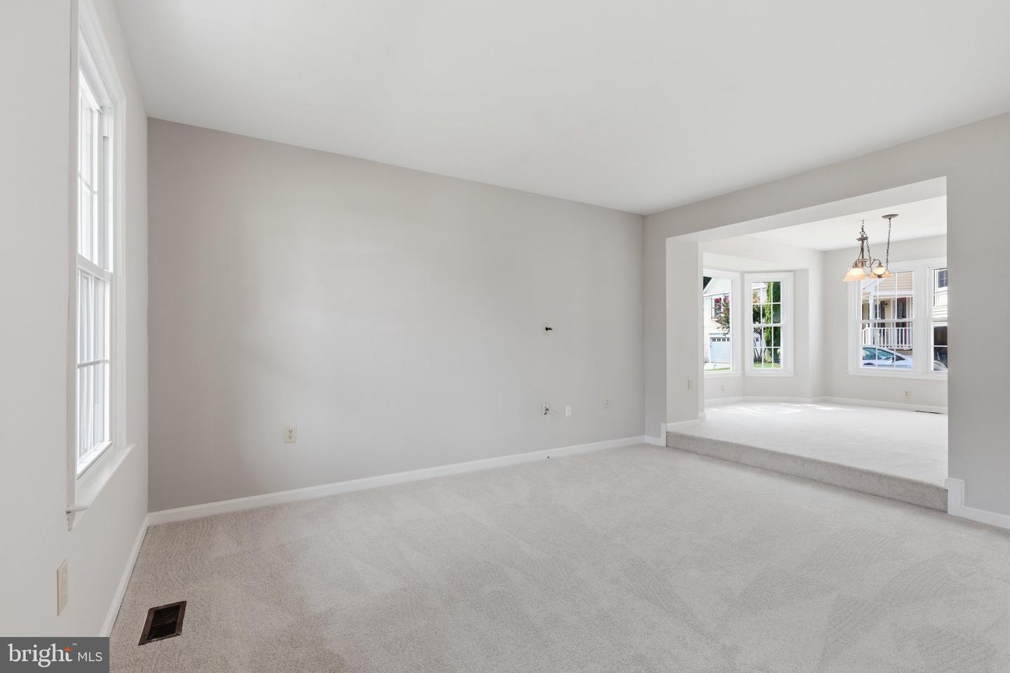 8646 Ivy Mint Ct Property Photo 5
