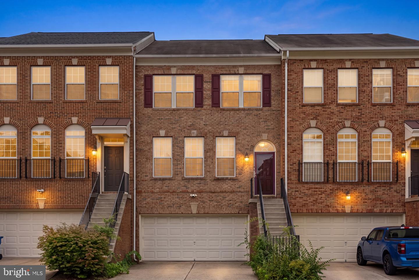 8570 WYNGATE MANOR CT Property Photo 1