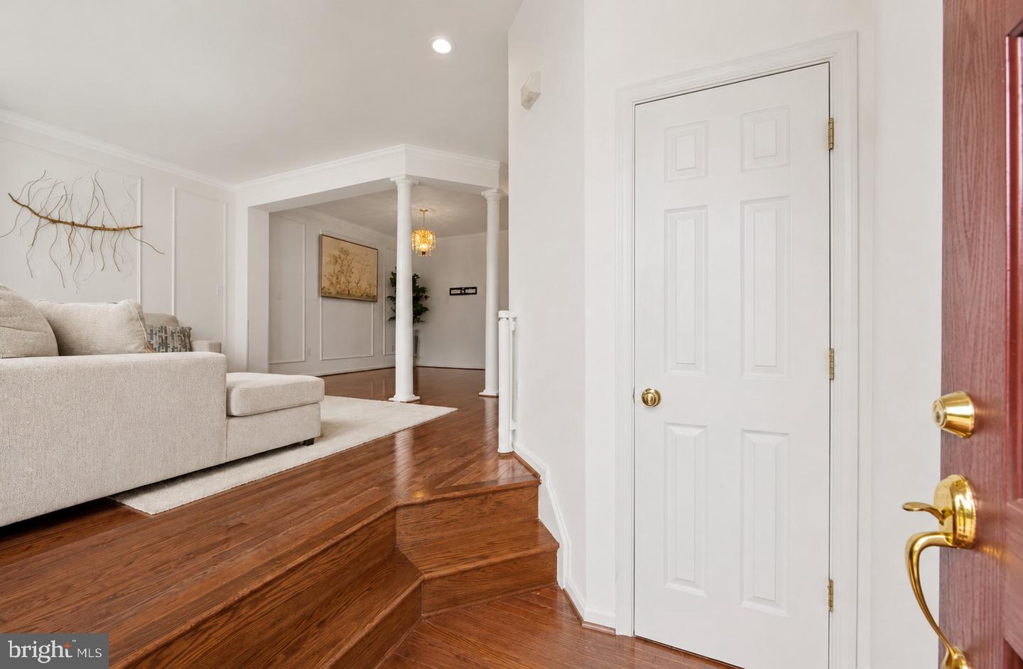 8570 Wyngate Manor Ct Property Photo 3